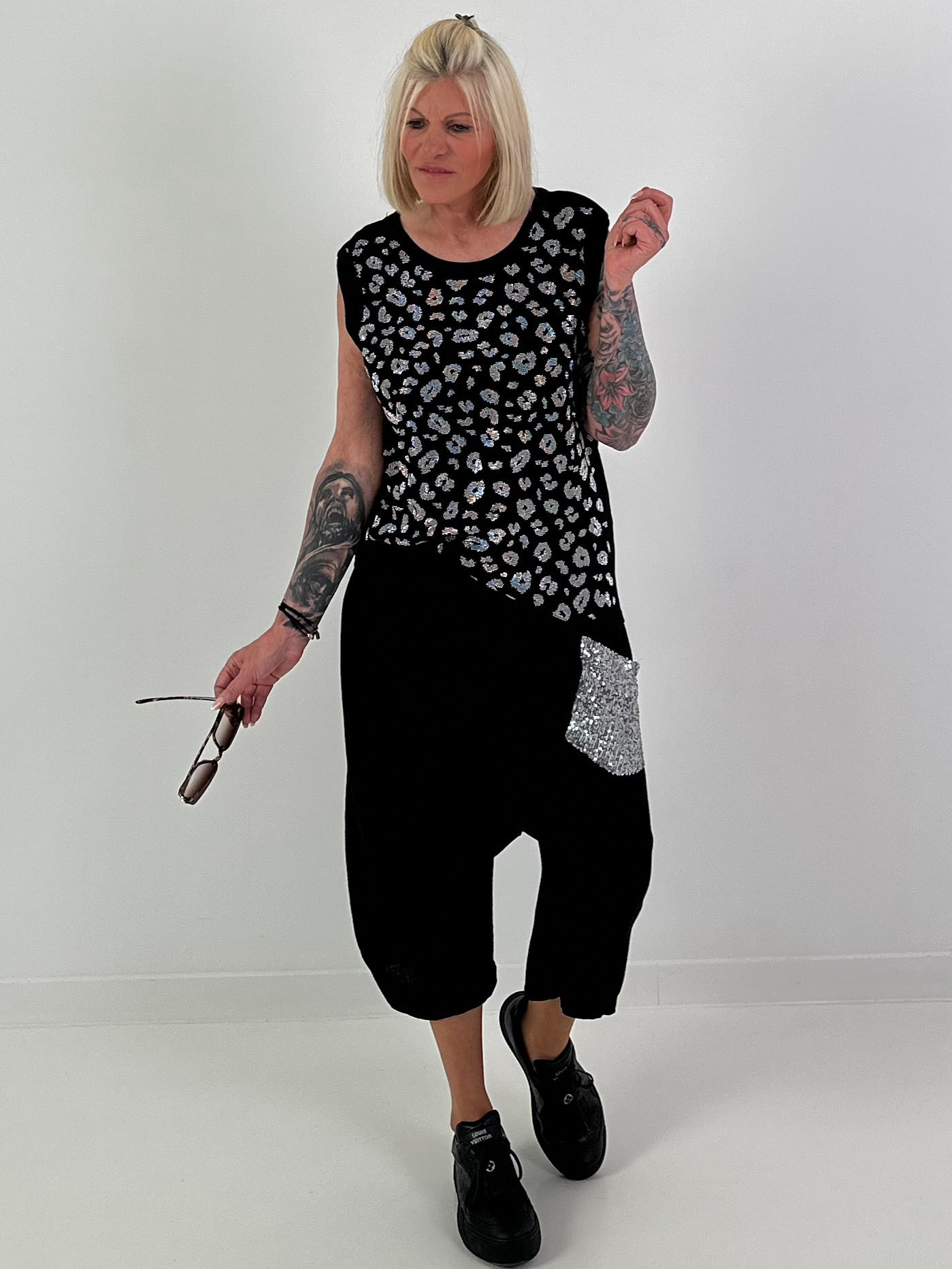 Ripp Top mit Glitzer Leo - schwarz