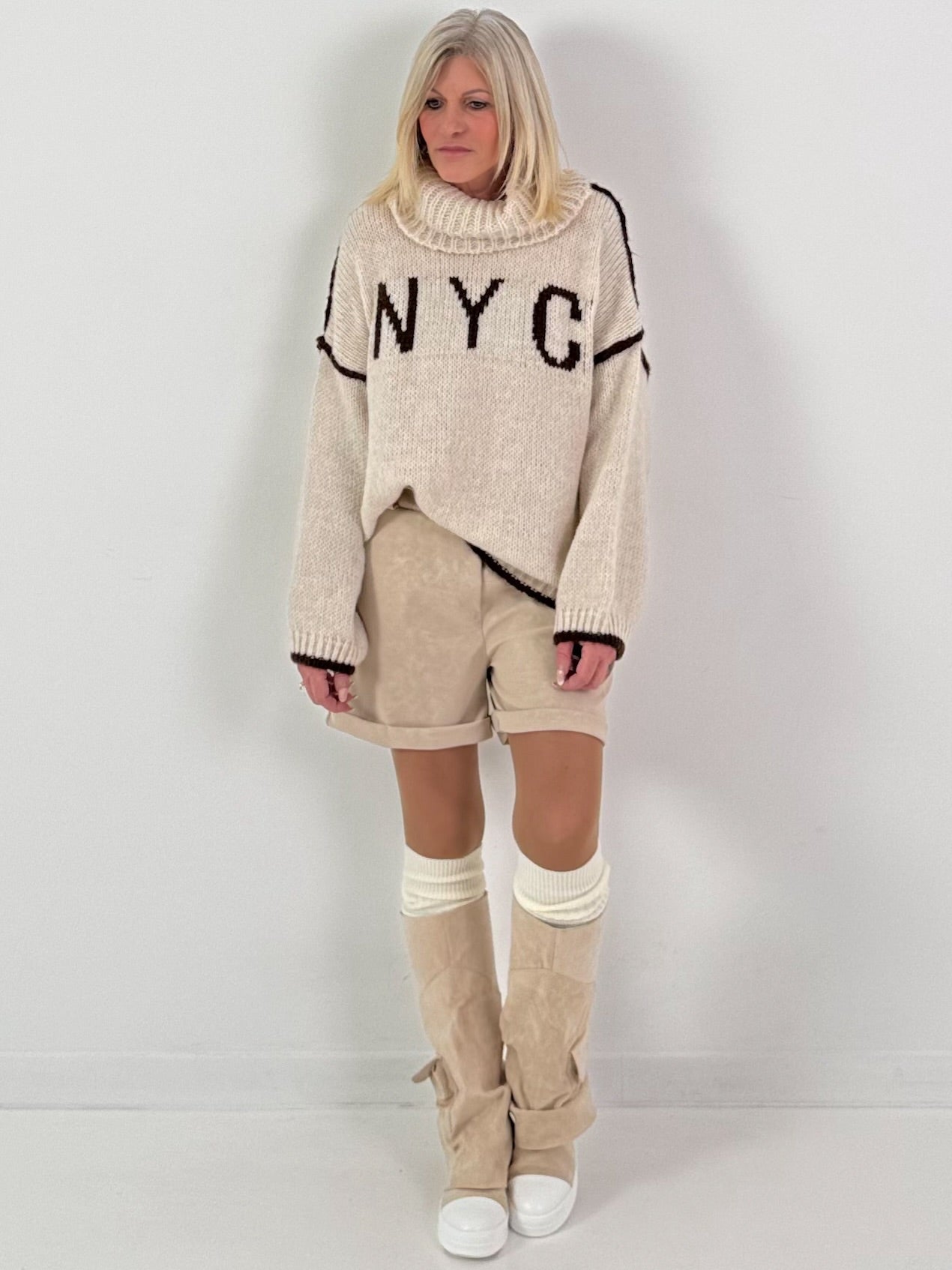 Trui model "Cozy City Chic" - beige