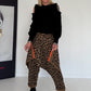 Pullover mit Cut-Outs und Statement-Perlen - schwarz