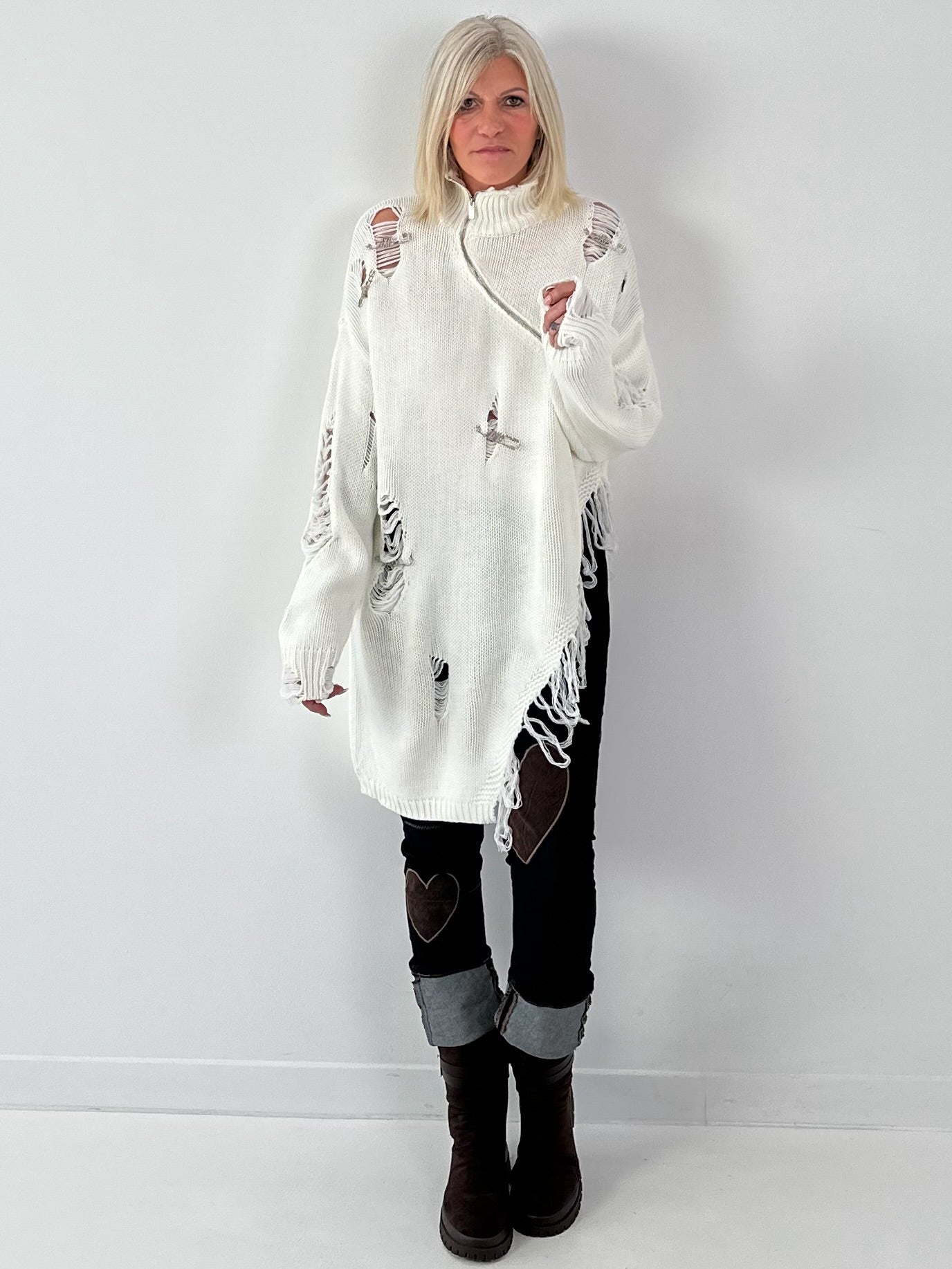 Destroyed sweater model "Broken Line" - ecru