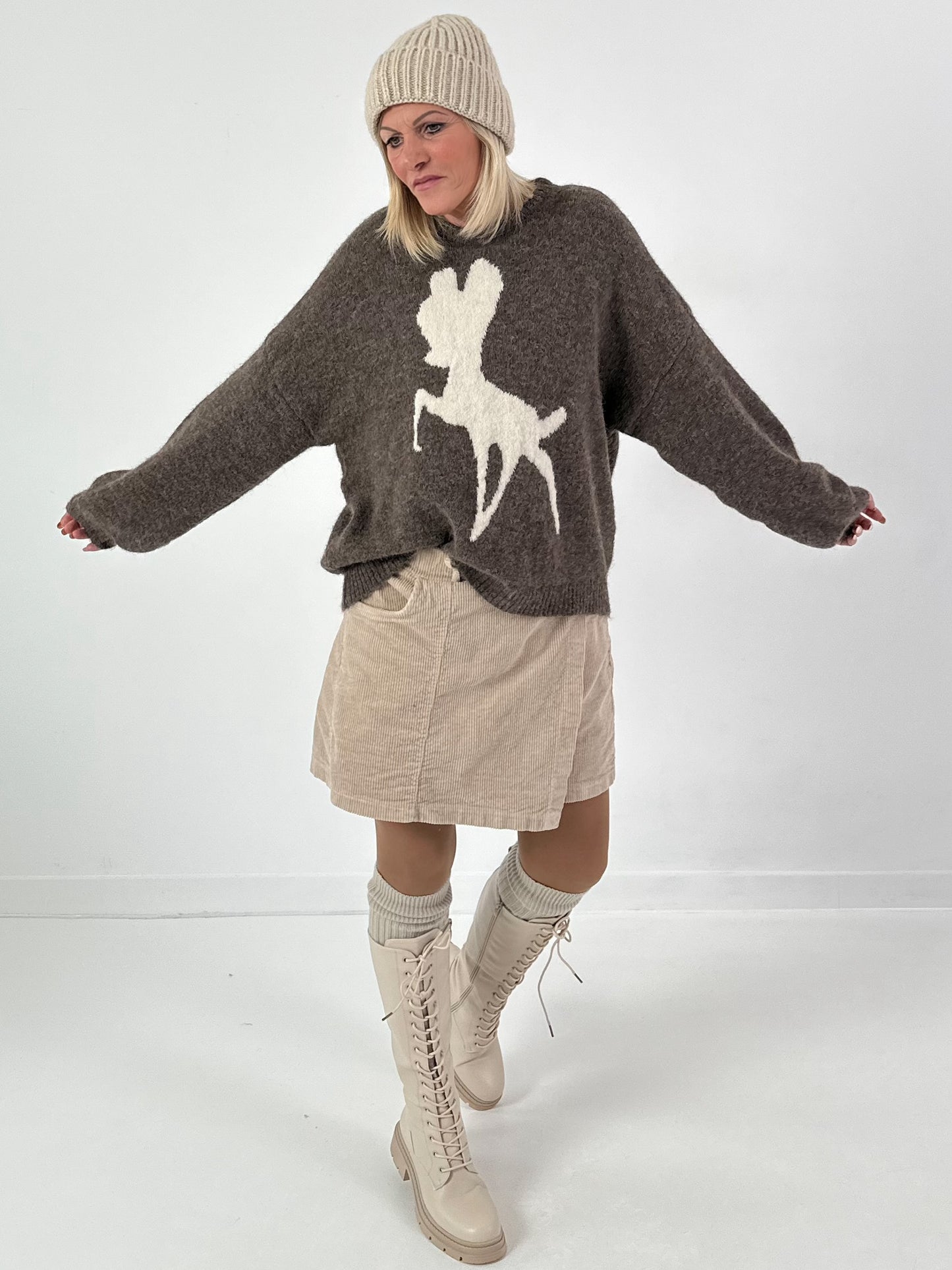Sweater model "Nala" - taupe-beige