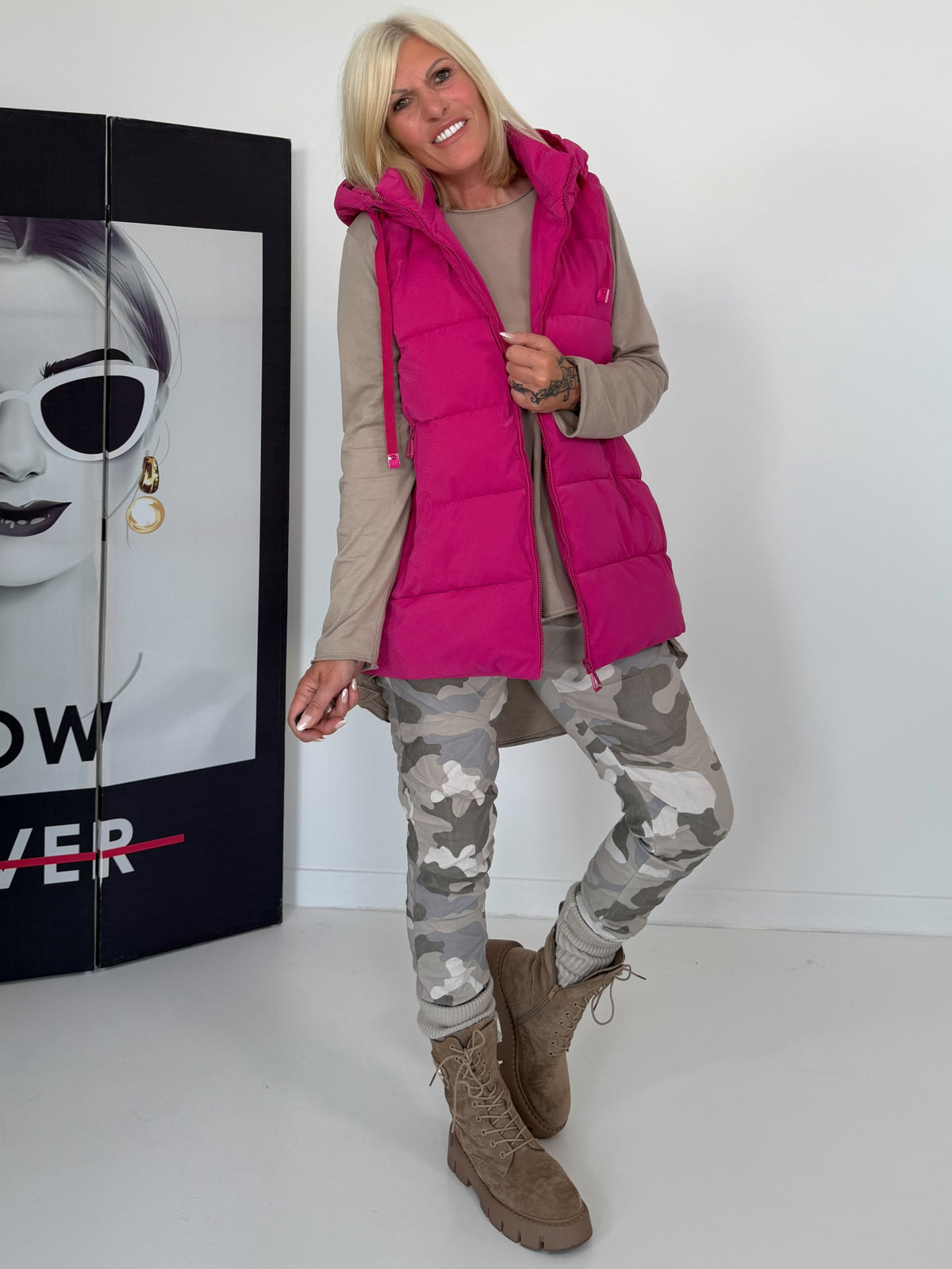 Weste mit schimmerndem Finish und Kapuze - pink