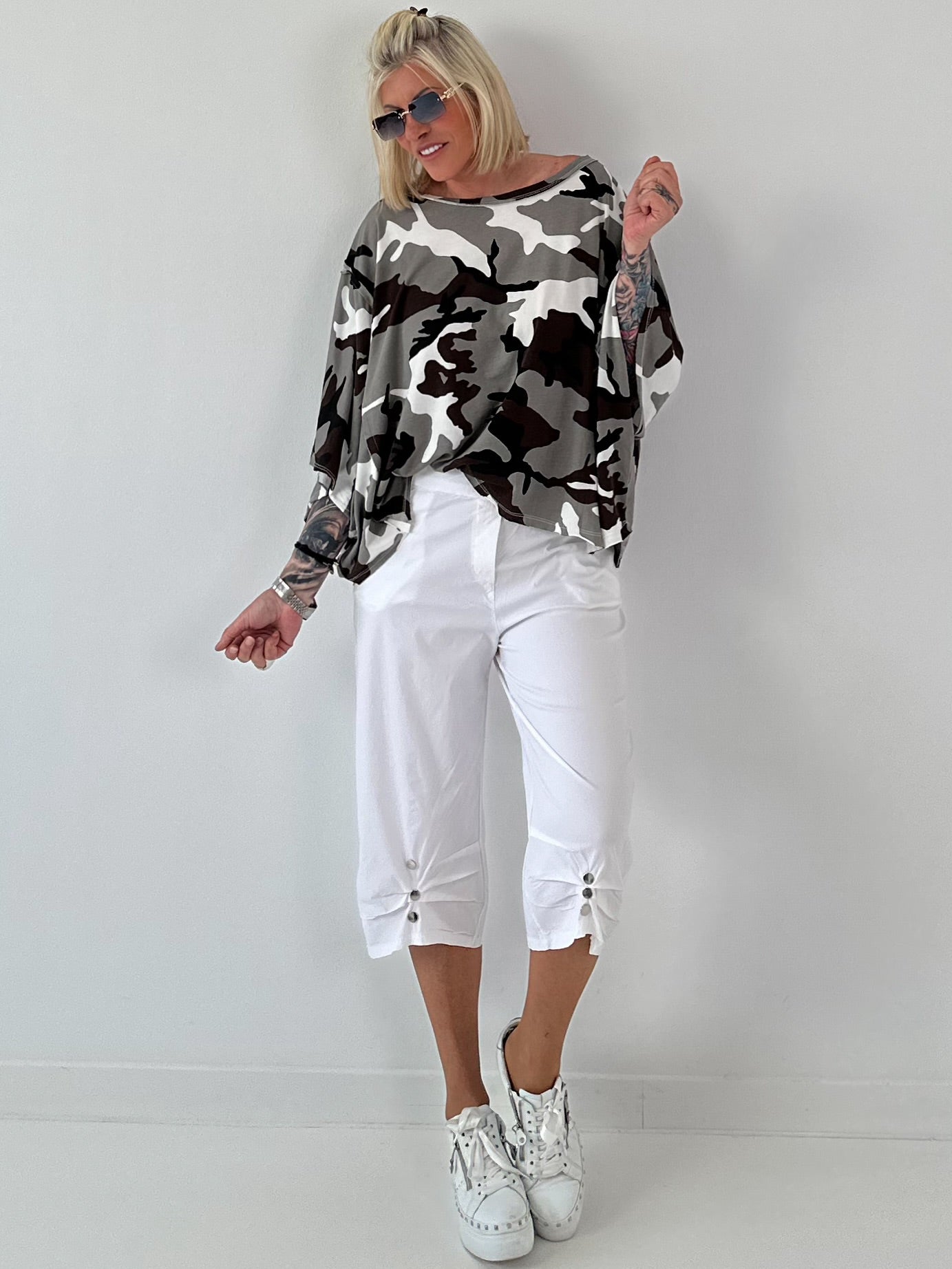 Sweatshirt model "Lace Whisper" - beige