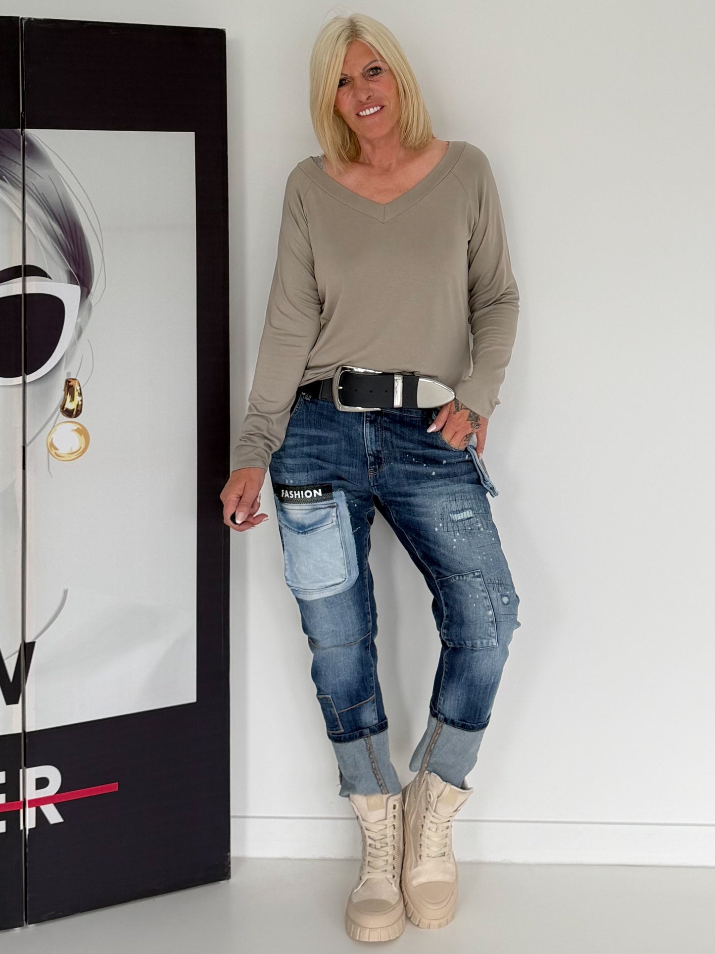 Basic Shirt mit V-Ausschnitt - taupe