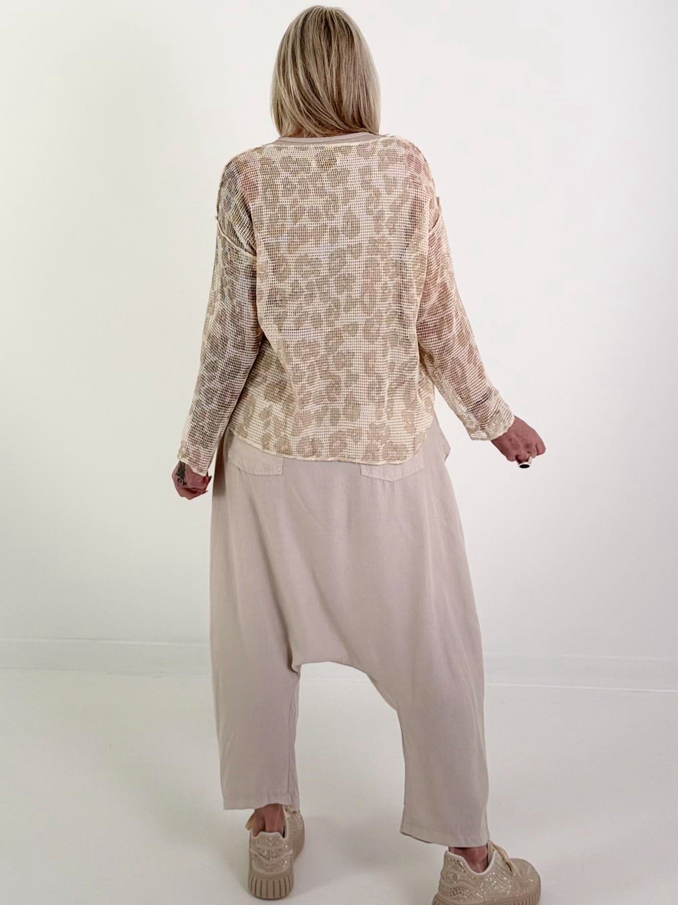 Netzpulli mit Leo-Muster - creme-beige