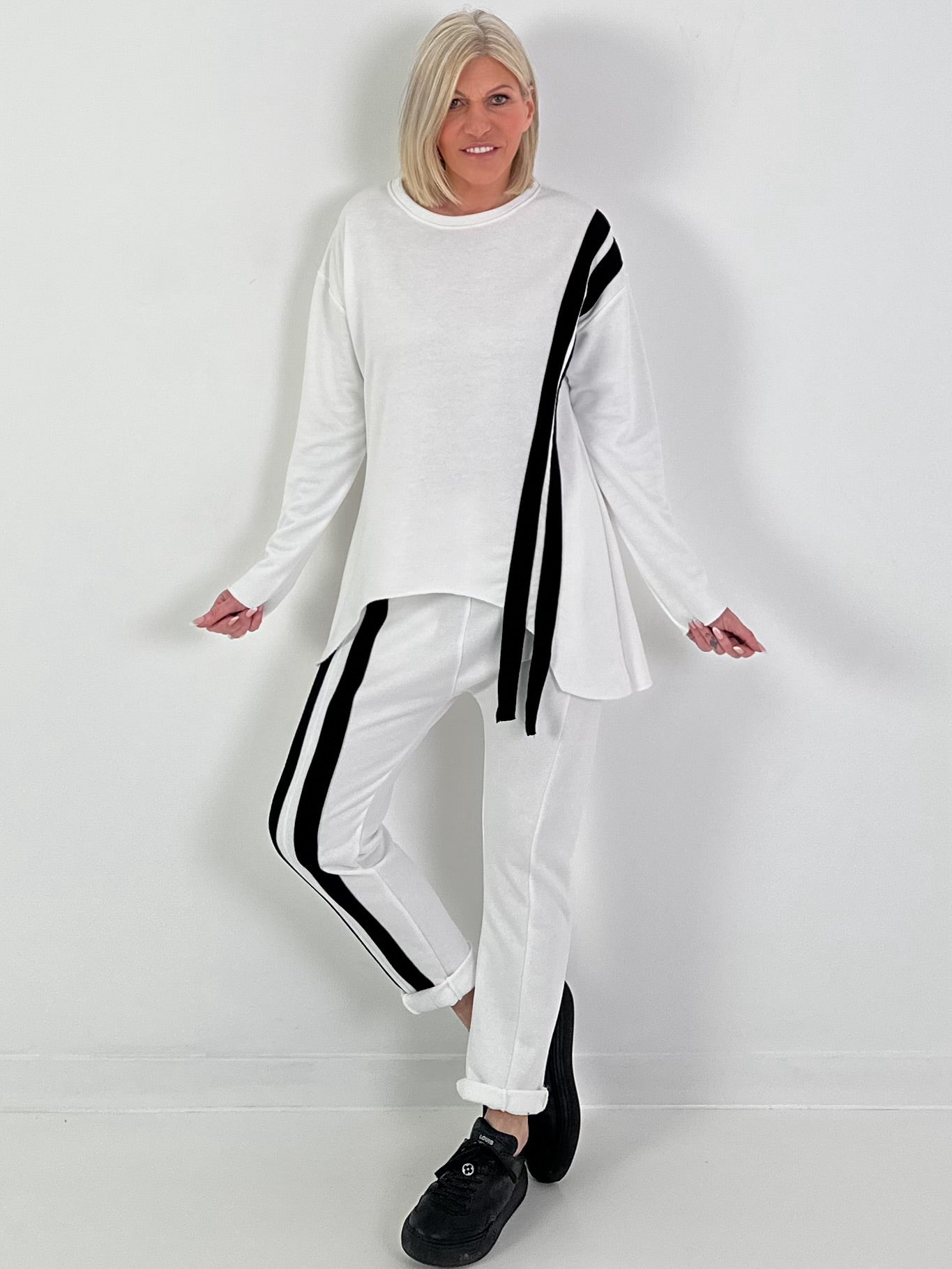 Sweater mit seitlich verlaufenden Streifendetails - weiss