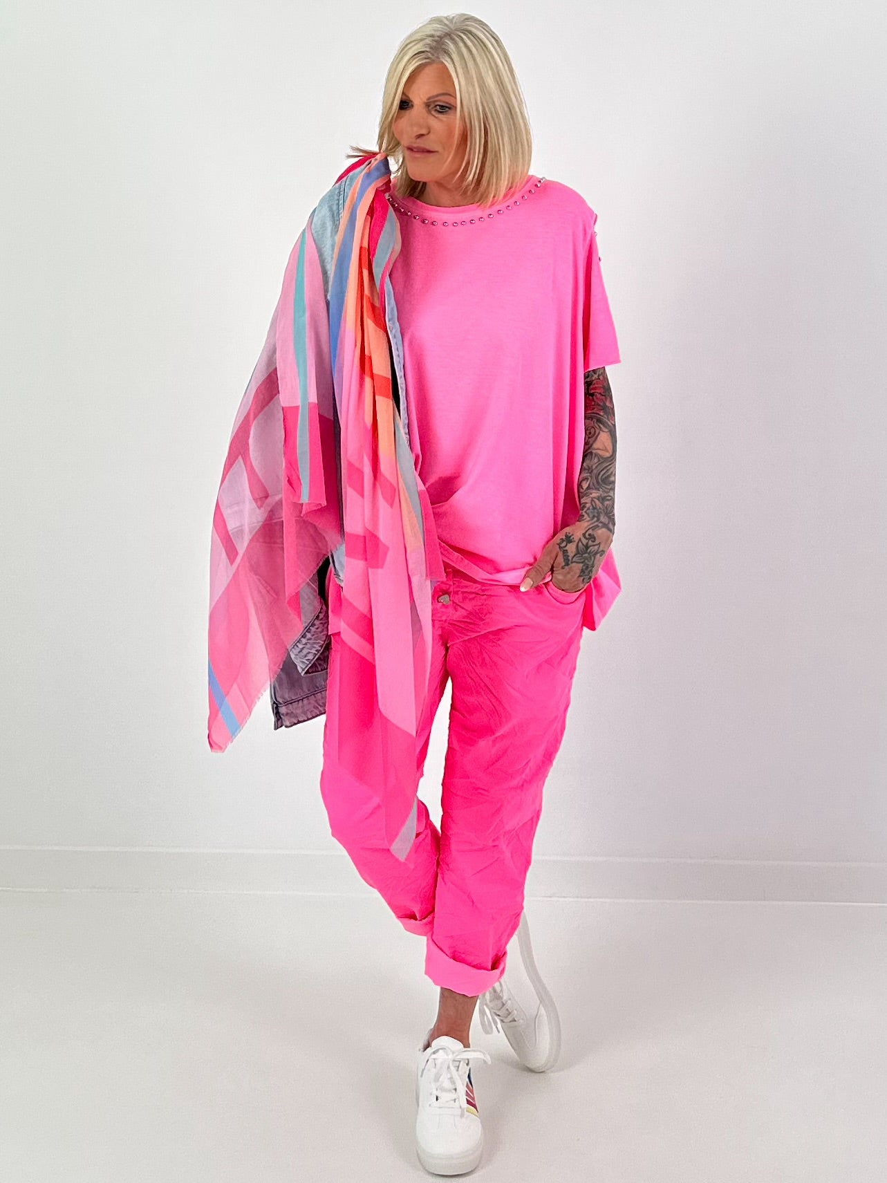 Shirt mit Nieten und Cut-Outs - neonpink