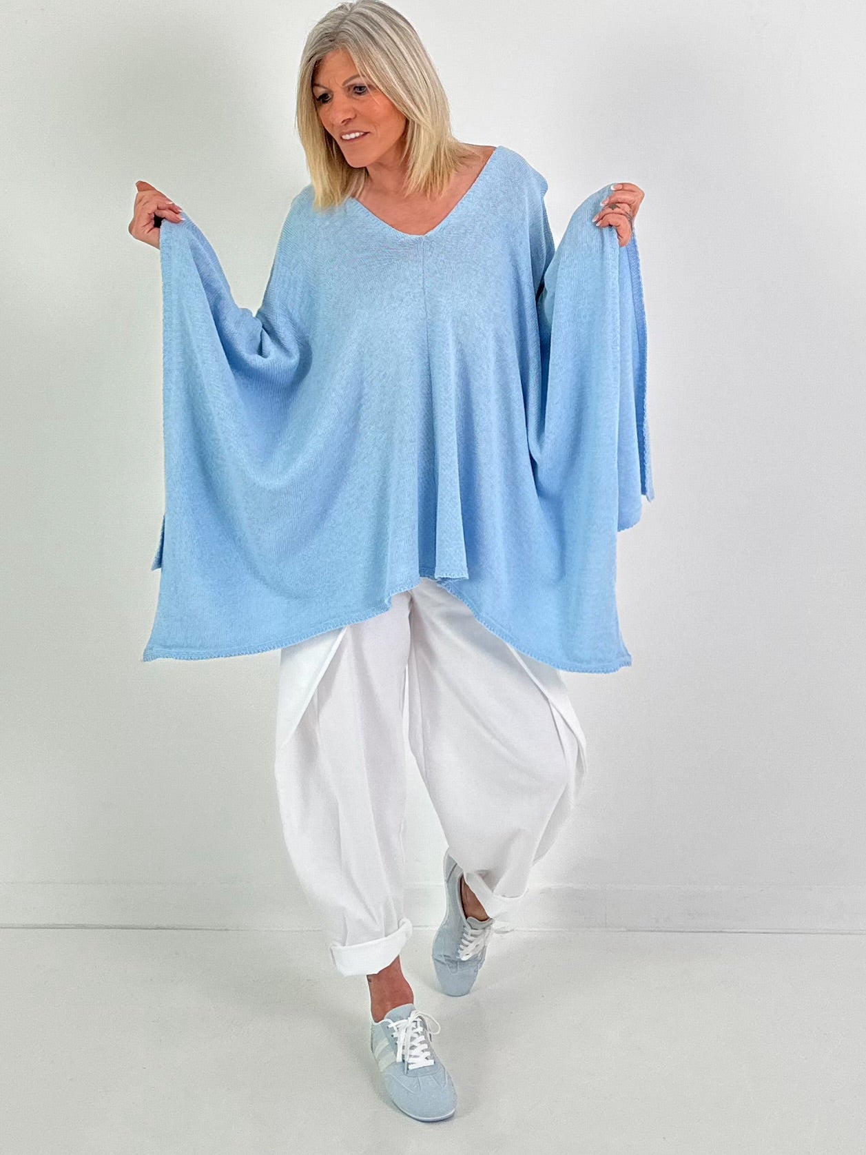 Oversized Sommerstrick Poncho - hellblau