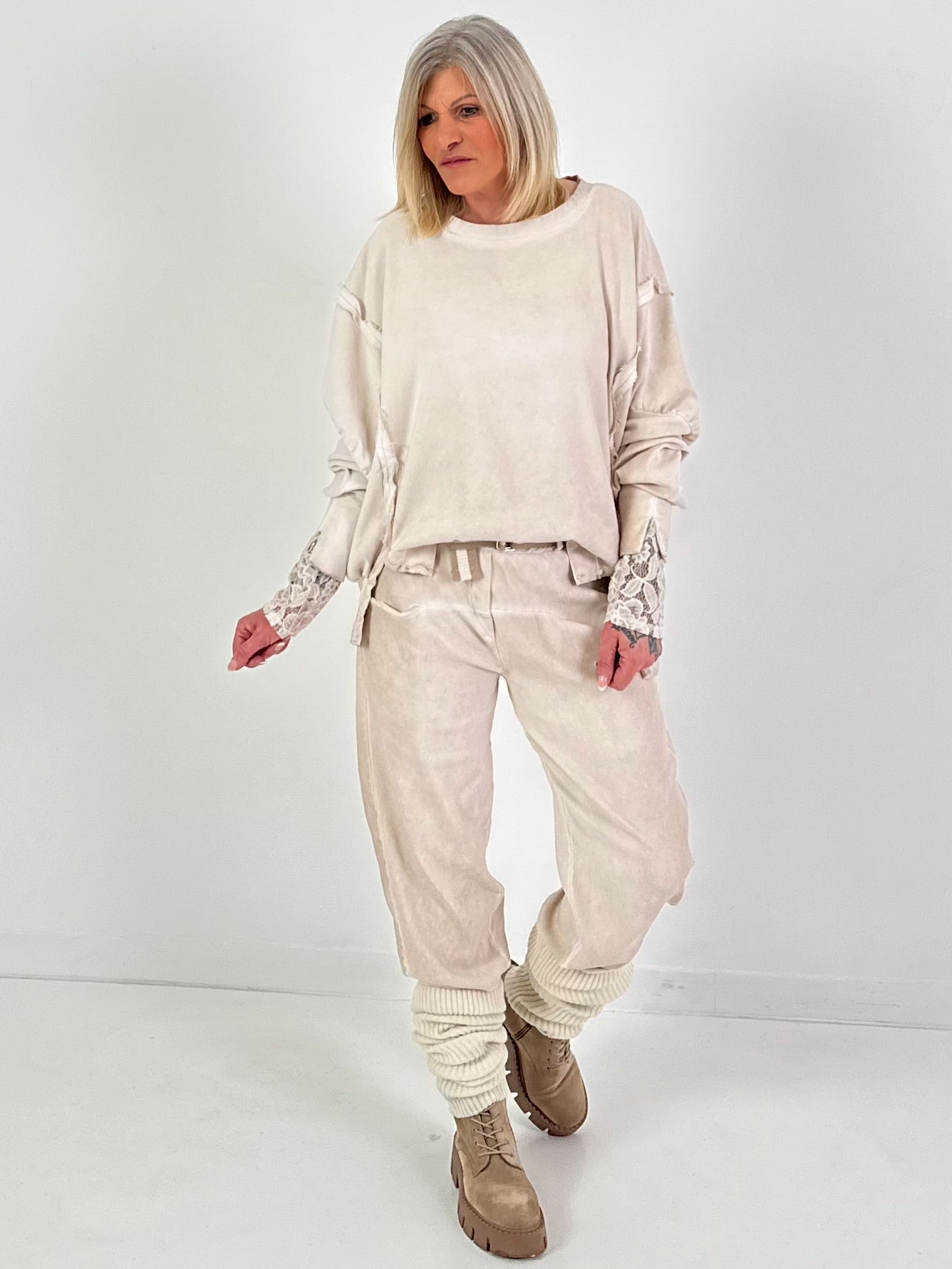 Sweater mit Linksnähten- beige