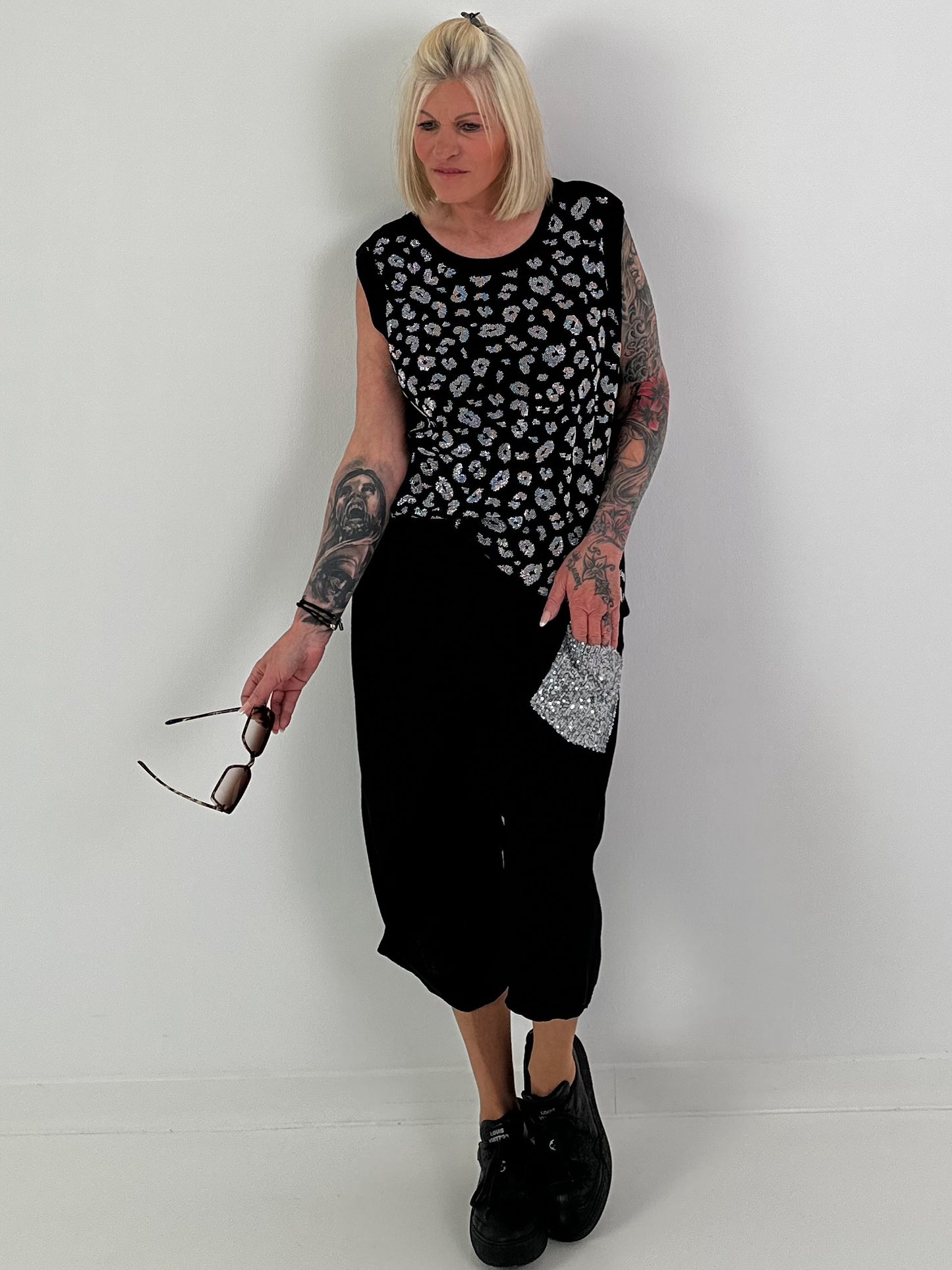 Ripp Top mit Glitzer Leo - schwarz