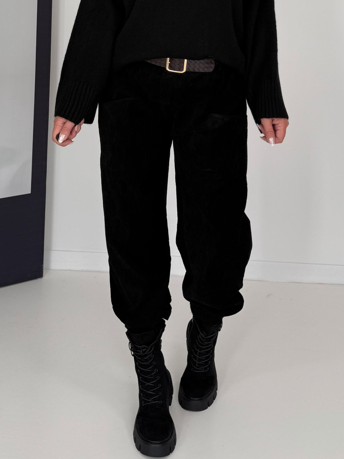 Cordhose mit Gürtel - schwarz