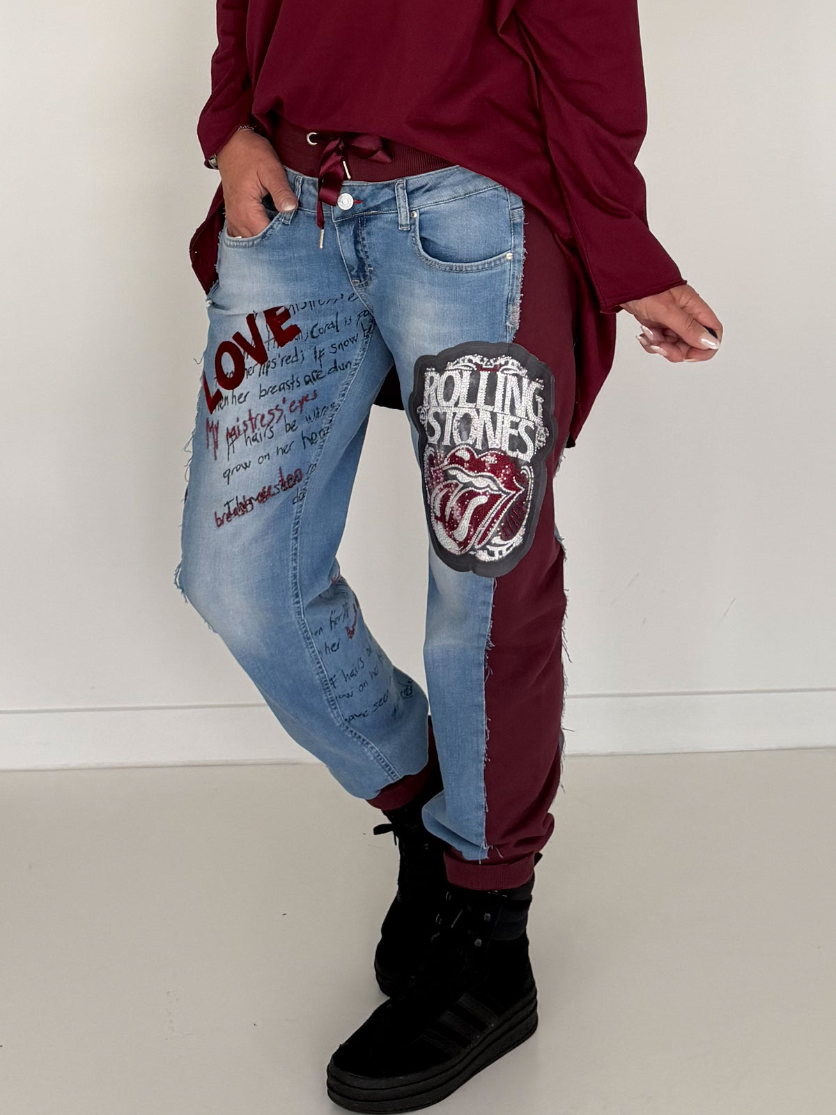 Jogg-Jeans im Used Look Love & Rock - denim-burgundi