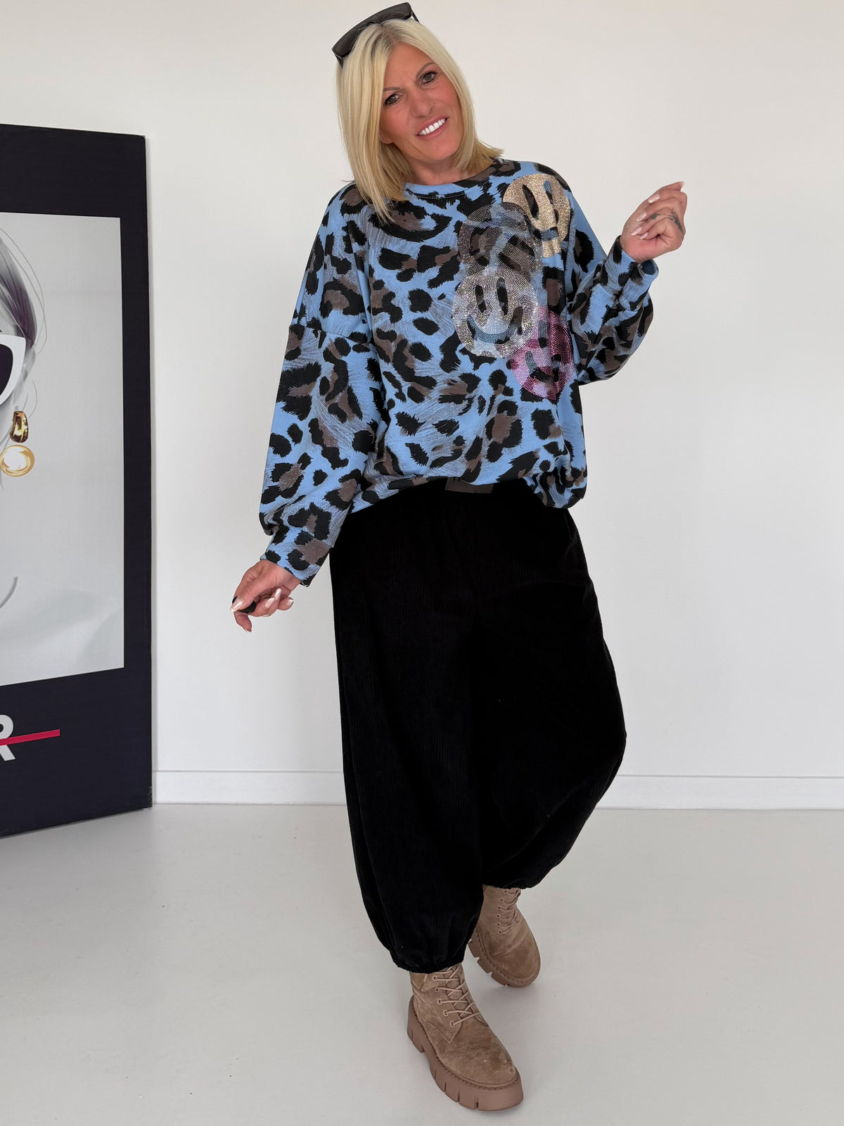 Sweater in all-over leopard print with rhinestone and glitter smileys - light blue-multicolored