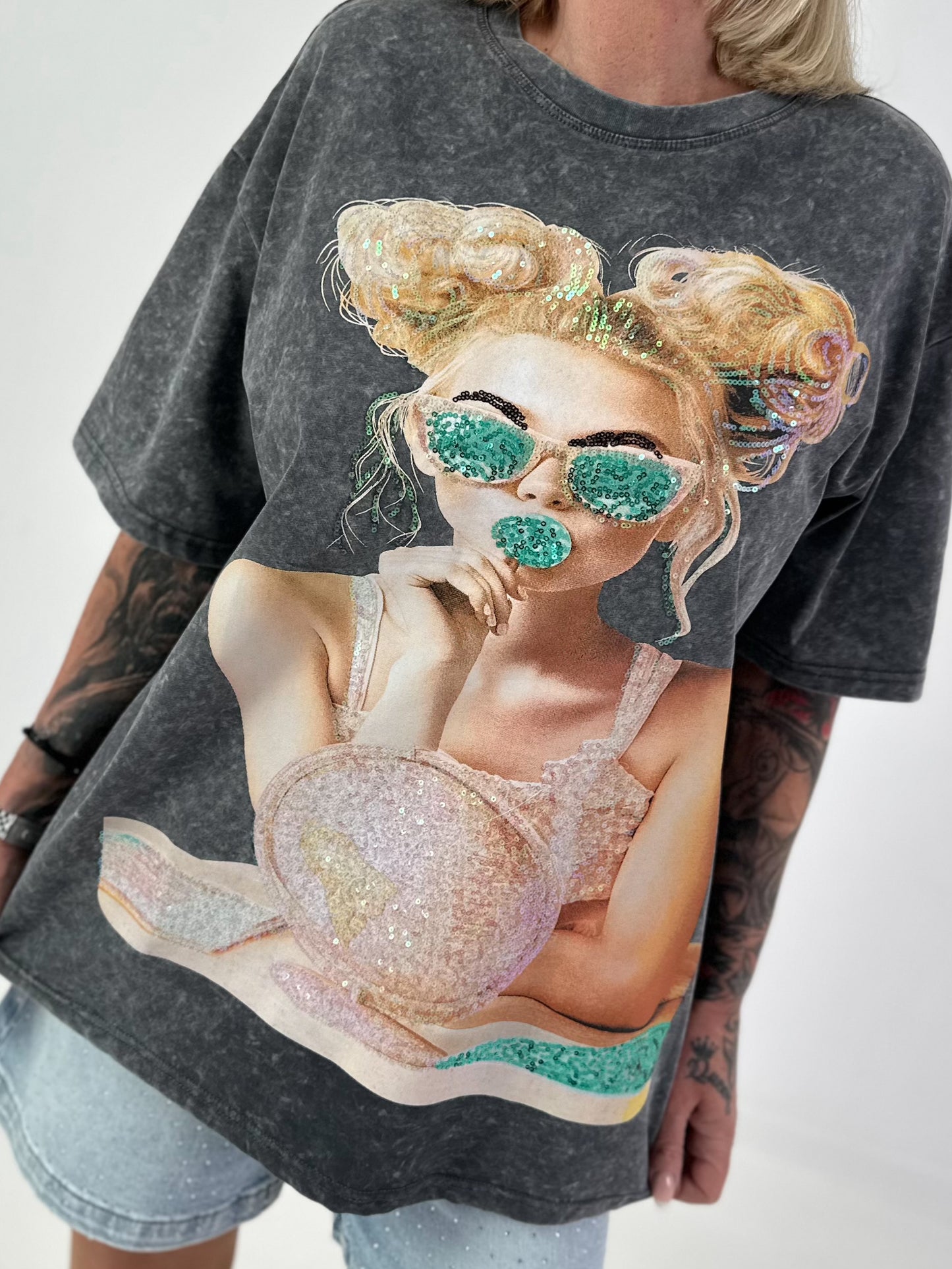 T-Shirt mit Pailletten Motiv - grau