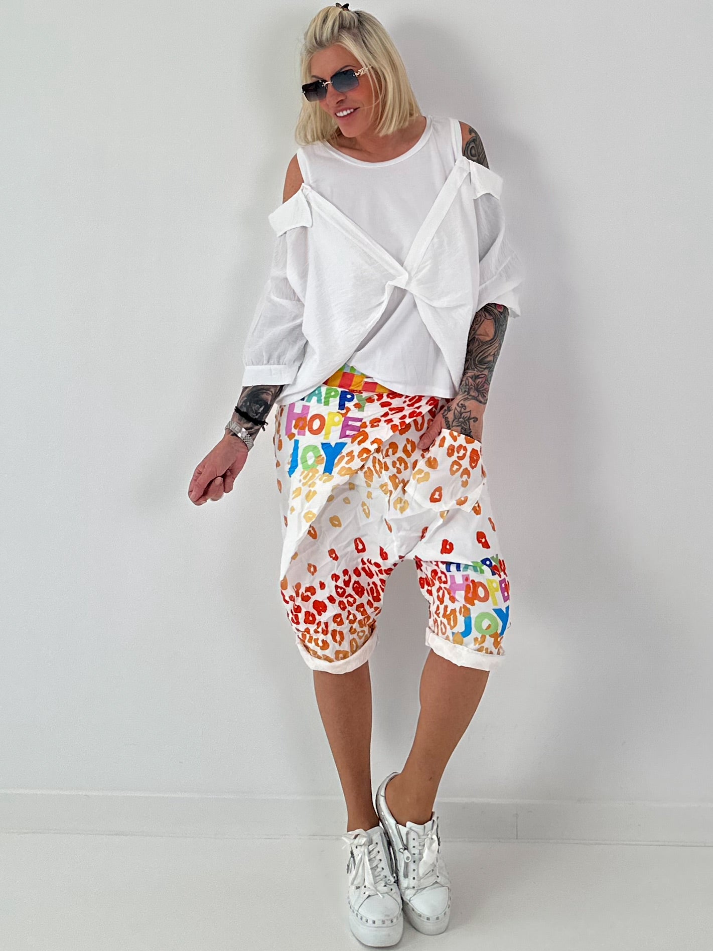 Short baggy shorts with overlap - beige