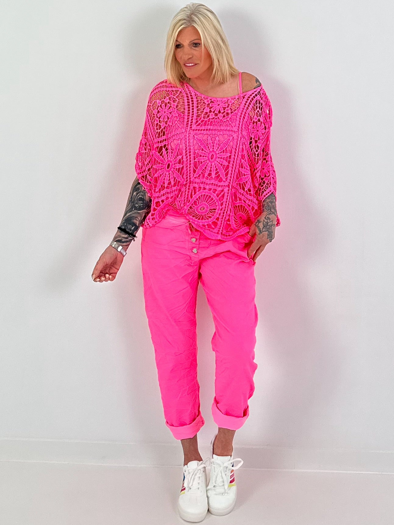 Boyfriend Hose mit Herzknöpfen - neonpink