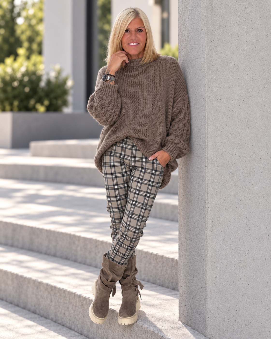 Oversized trui met grofgebreide mouwen - taupe