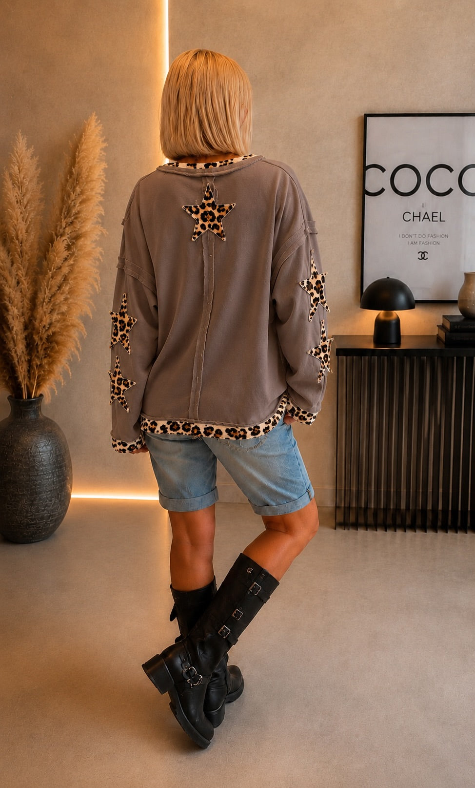 Sweatshirt mit trendigen Leo Sternelementen- taupe