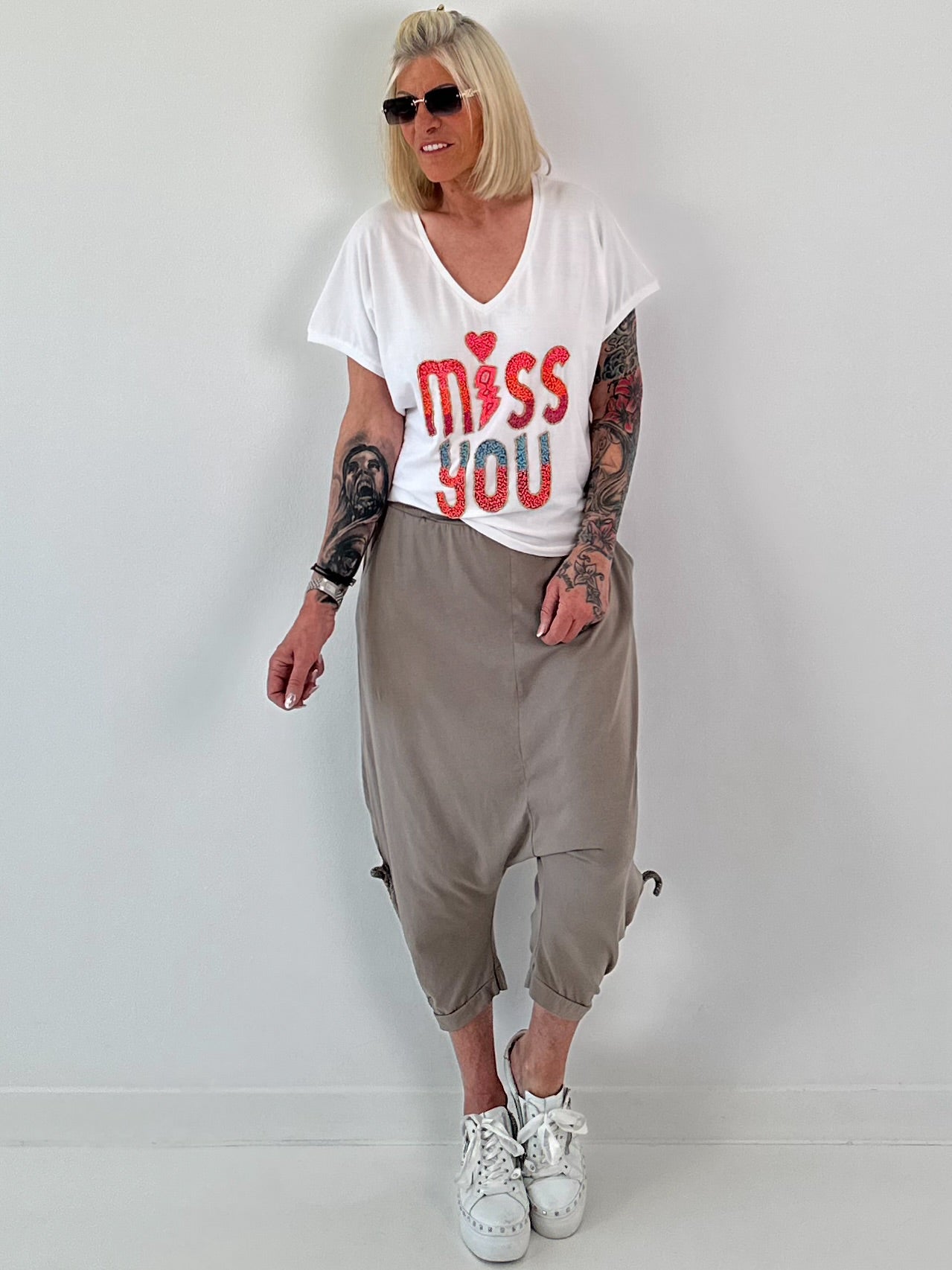 T-shirt with embroidered pearl lettering - white
