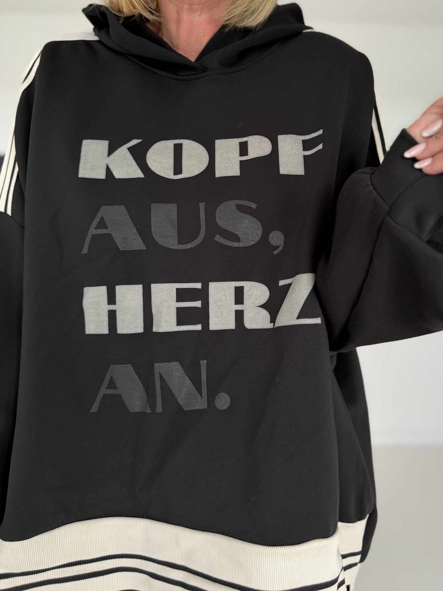 Oversized Hoodie Kopf Aus, Herz An! - schwarz