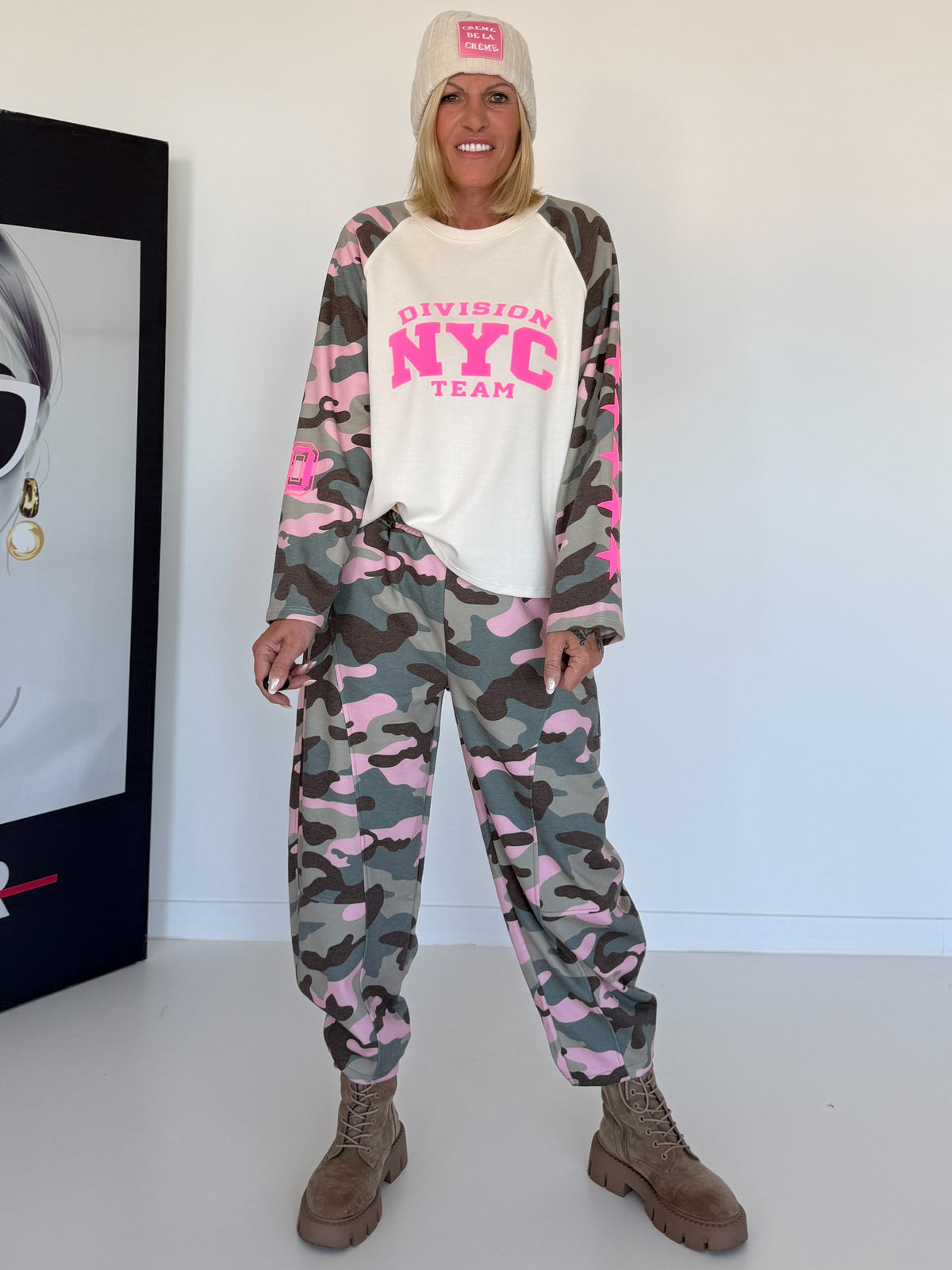 Sweater with camouflage sleeves and 3D print - beige-olive-multi-coloured