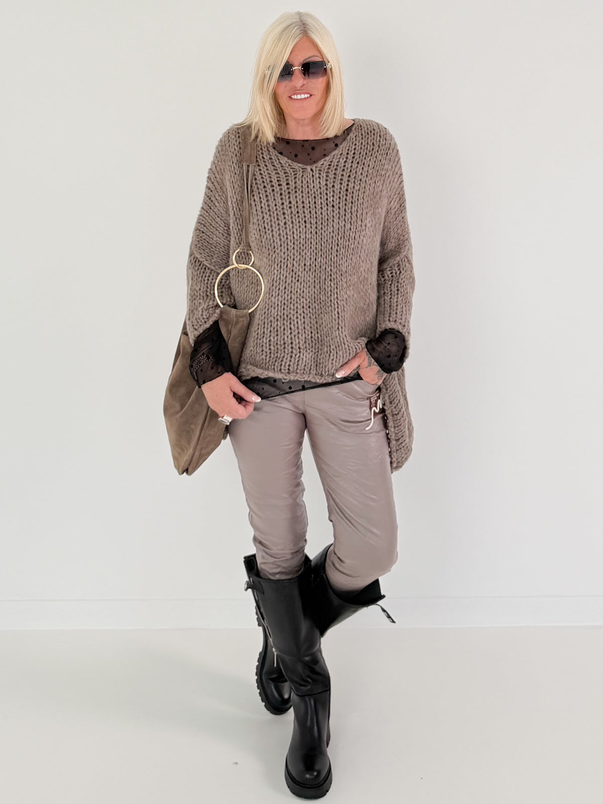 Echtledertasche mit aufwendigen Details - taupe