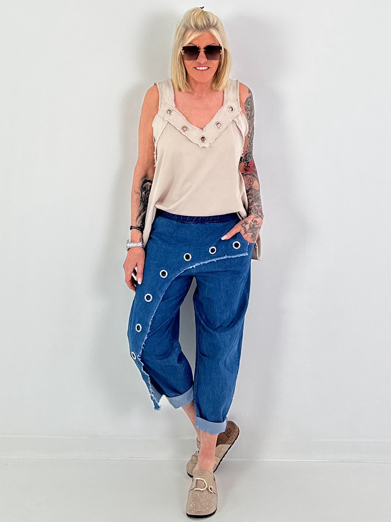 Dark blue jeans with silver eyelets