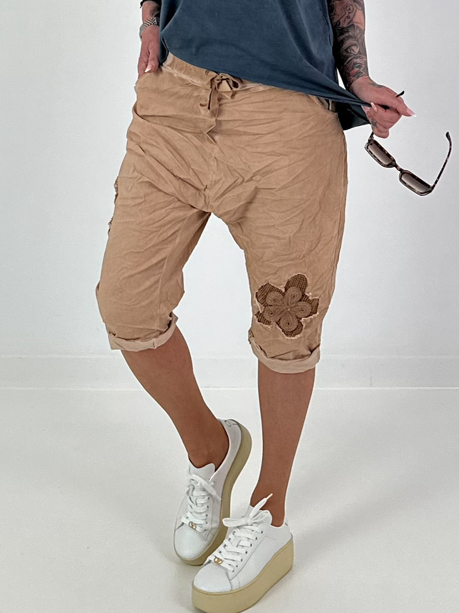 Short baggy shorts with crocheted flowers and sequins - camel