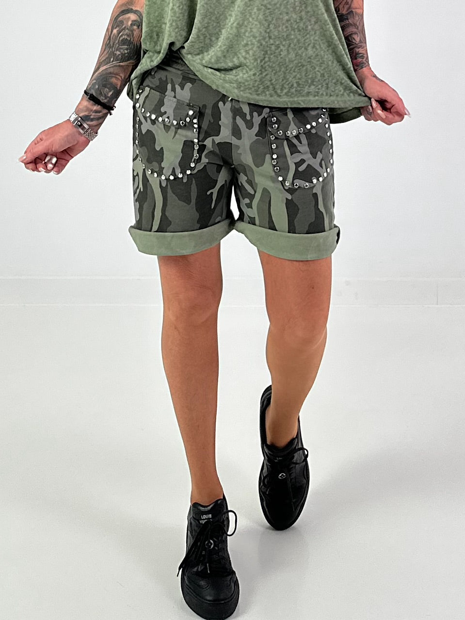Sweat Short Camouflage mit Nieten - khaki-mehrfarbig