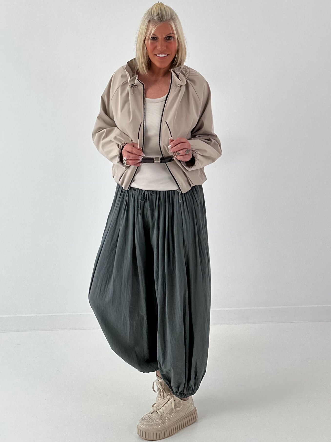 Ballon Jacke mit raffiniertem Kragen - beige