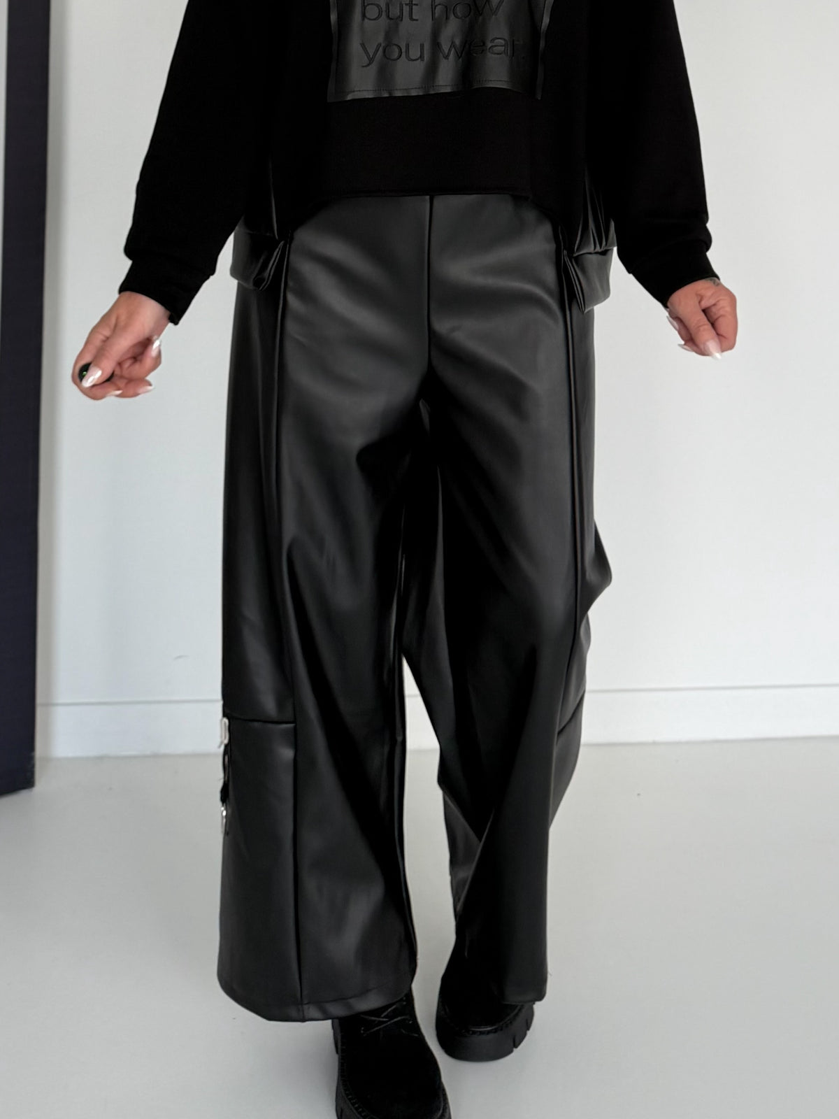Vegan leren broek met wijde pijpen - zwart