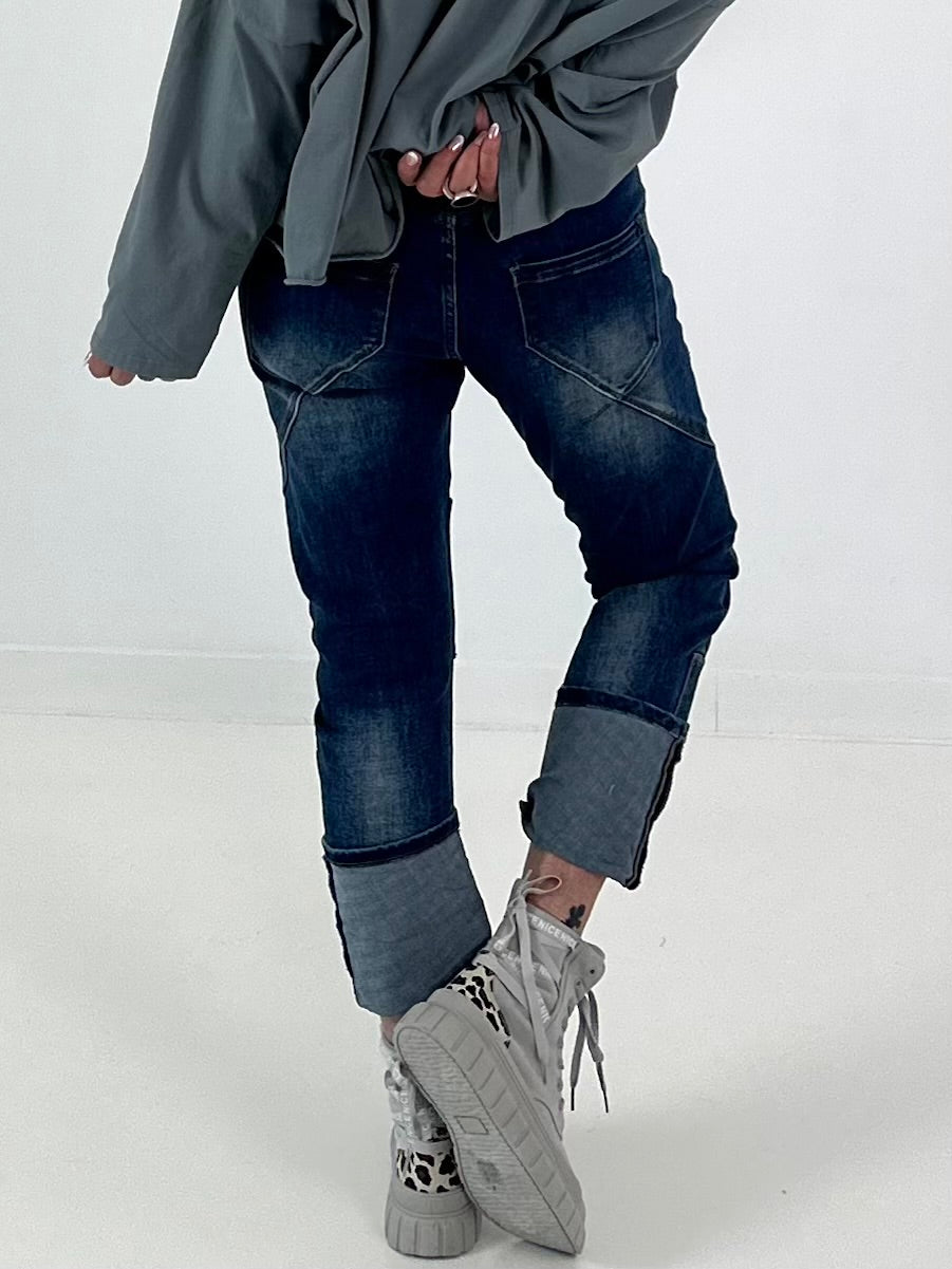 Destroyed Jeans mit aufwendigen Details - denim