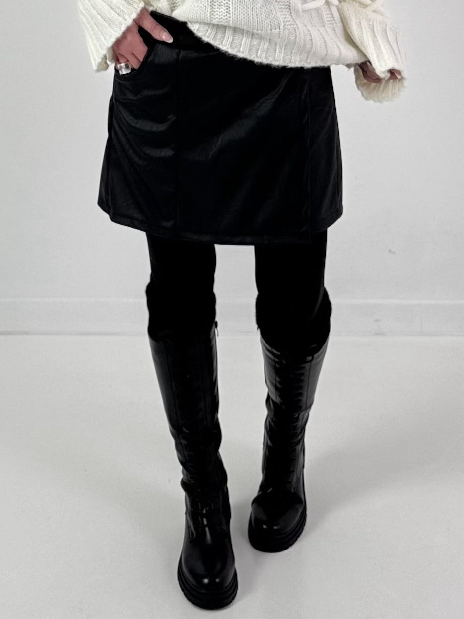 Rock Shorts in leather look model "Smooth Edge" - black