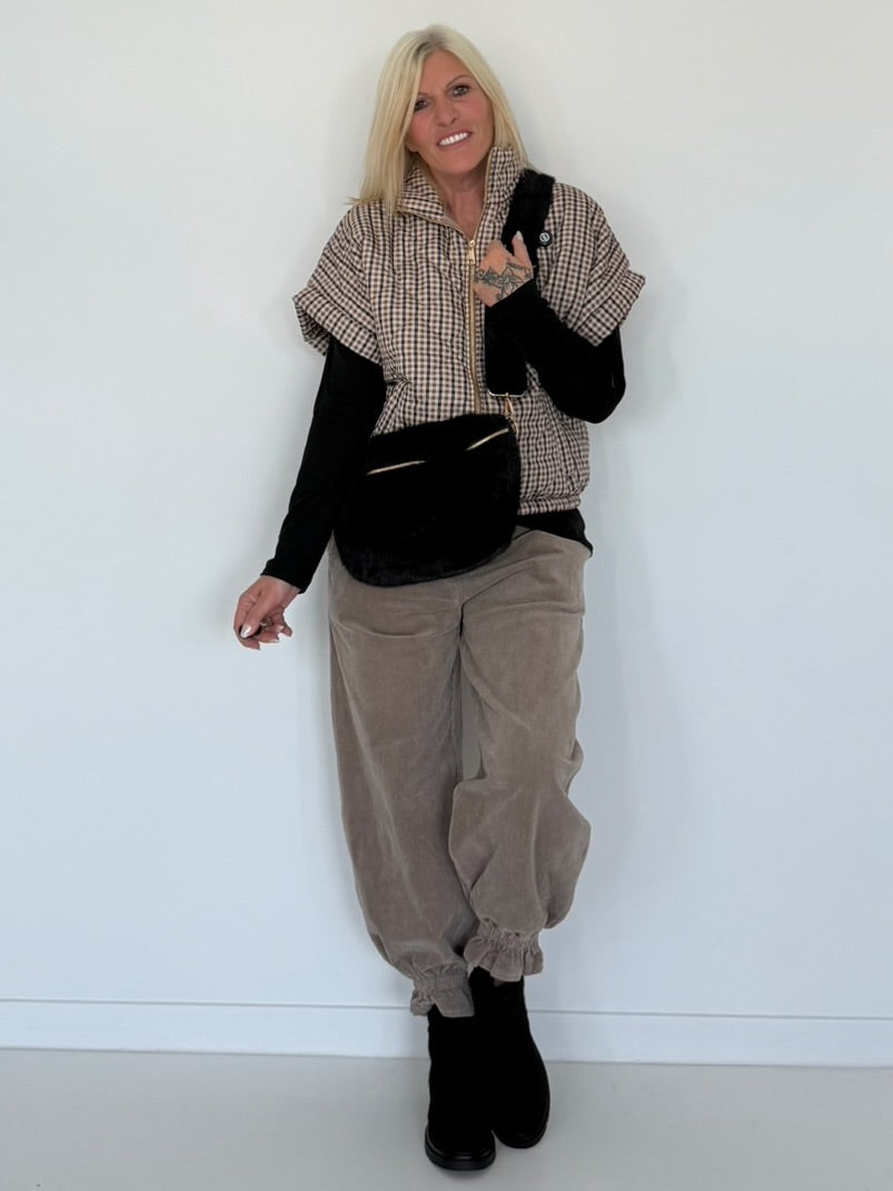 Basic Shirt mit V-Neck - schwarz