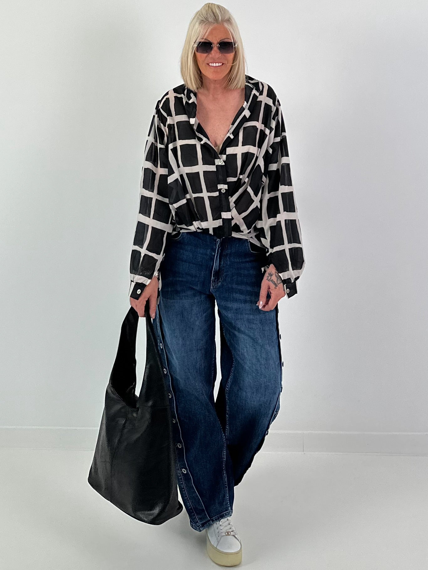 Lightweight blouse with graphic pattern - black - beige