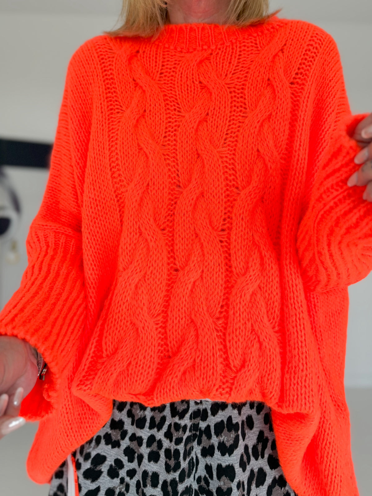 Pullover mit Stulpenärmeln und Zopfmuster - neonorange