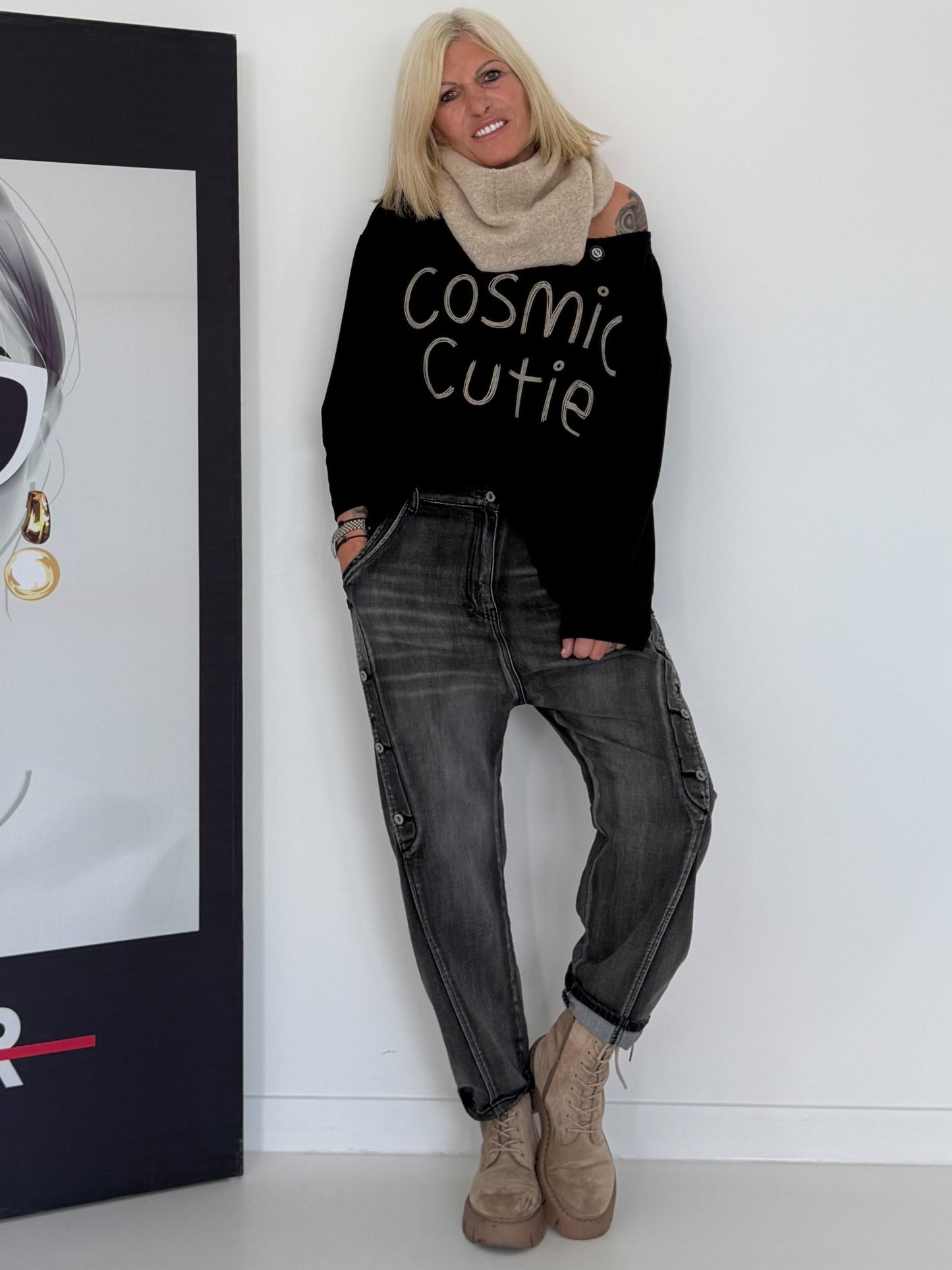Sweater Cosmic Cutie - schwarz