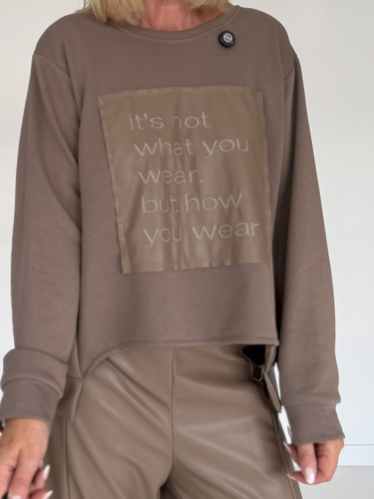 Sweater mit Lederoptik-Elementen - taupe