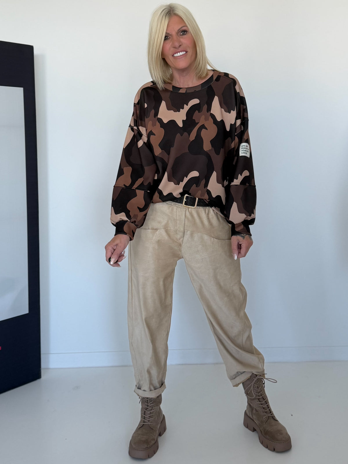 Sweater mit Allover-Camouflage-Print - mokka-camel-mehrfarbig