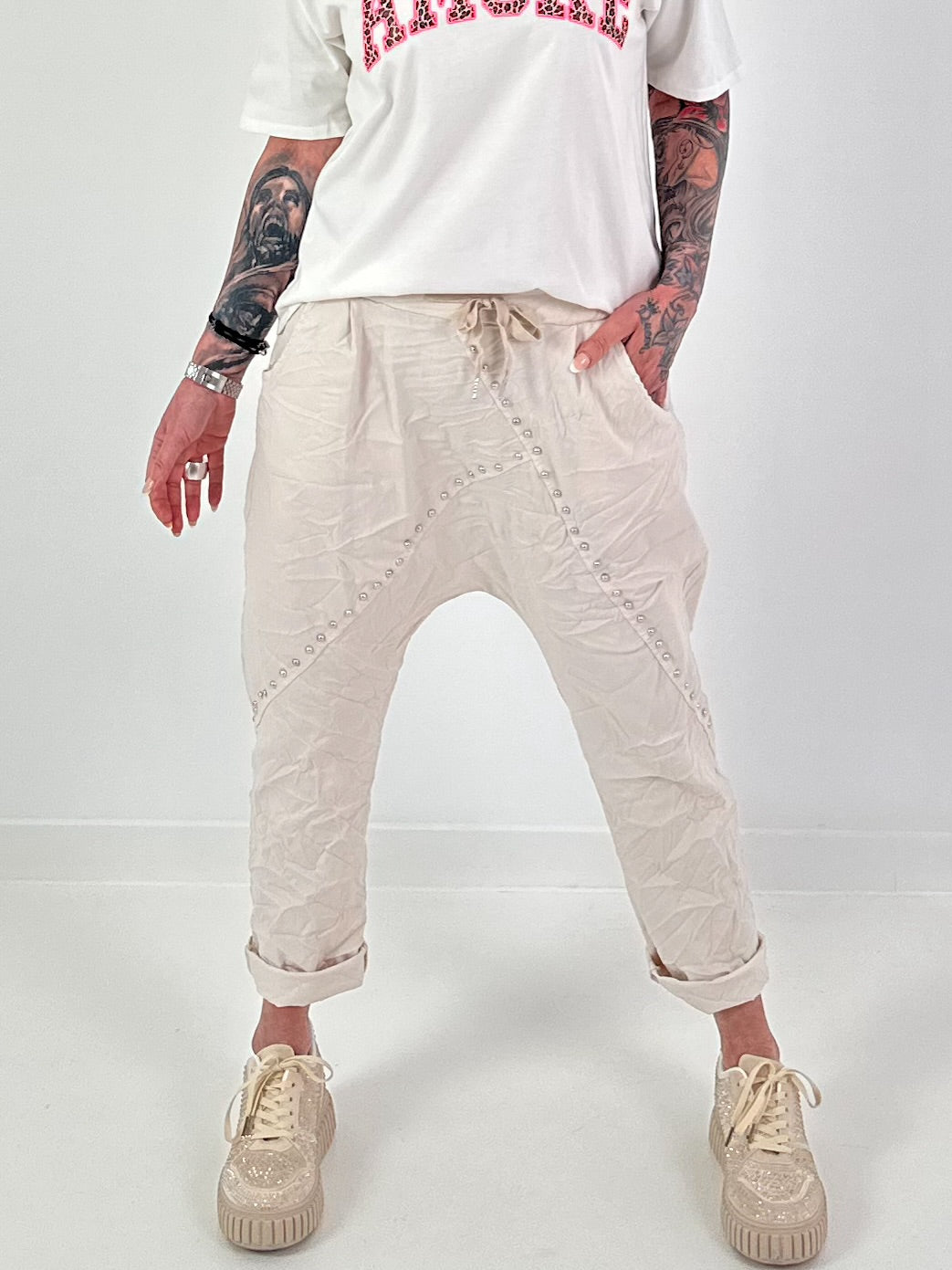 Baggy mit Nieten-Details - beige