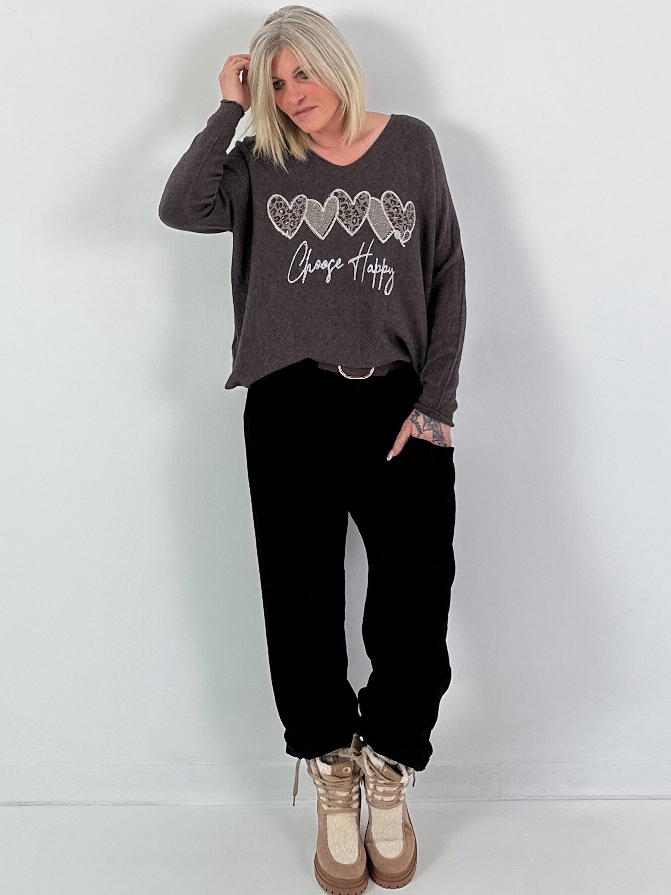 V-hals trui model "Choose Happy" - koffie