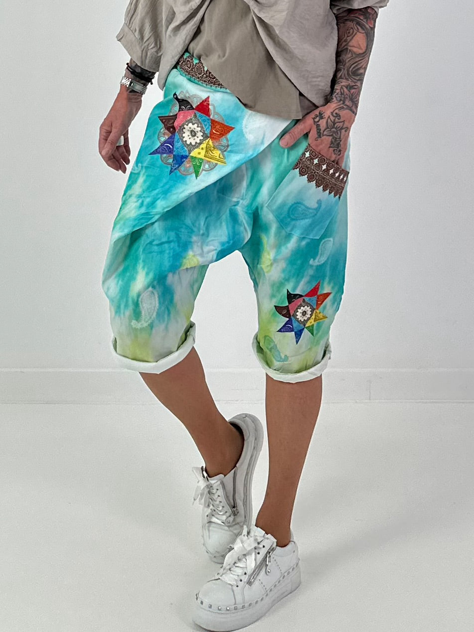 Short baggy shorts with overlap - beige