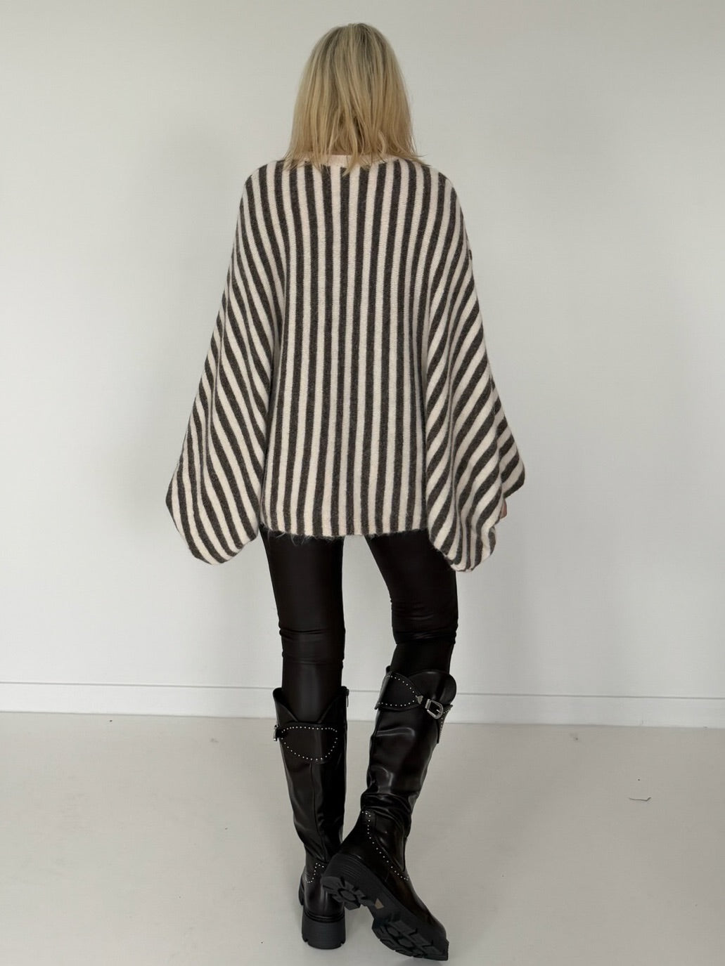 Pullover in Streifen-Look mit Fledermausärmeln   - ecru-chocolate