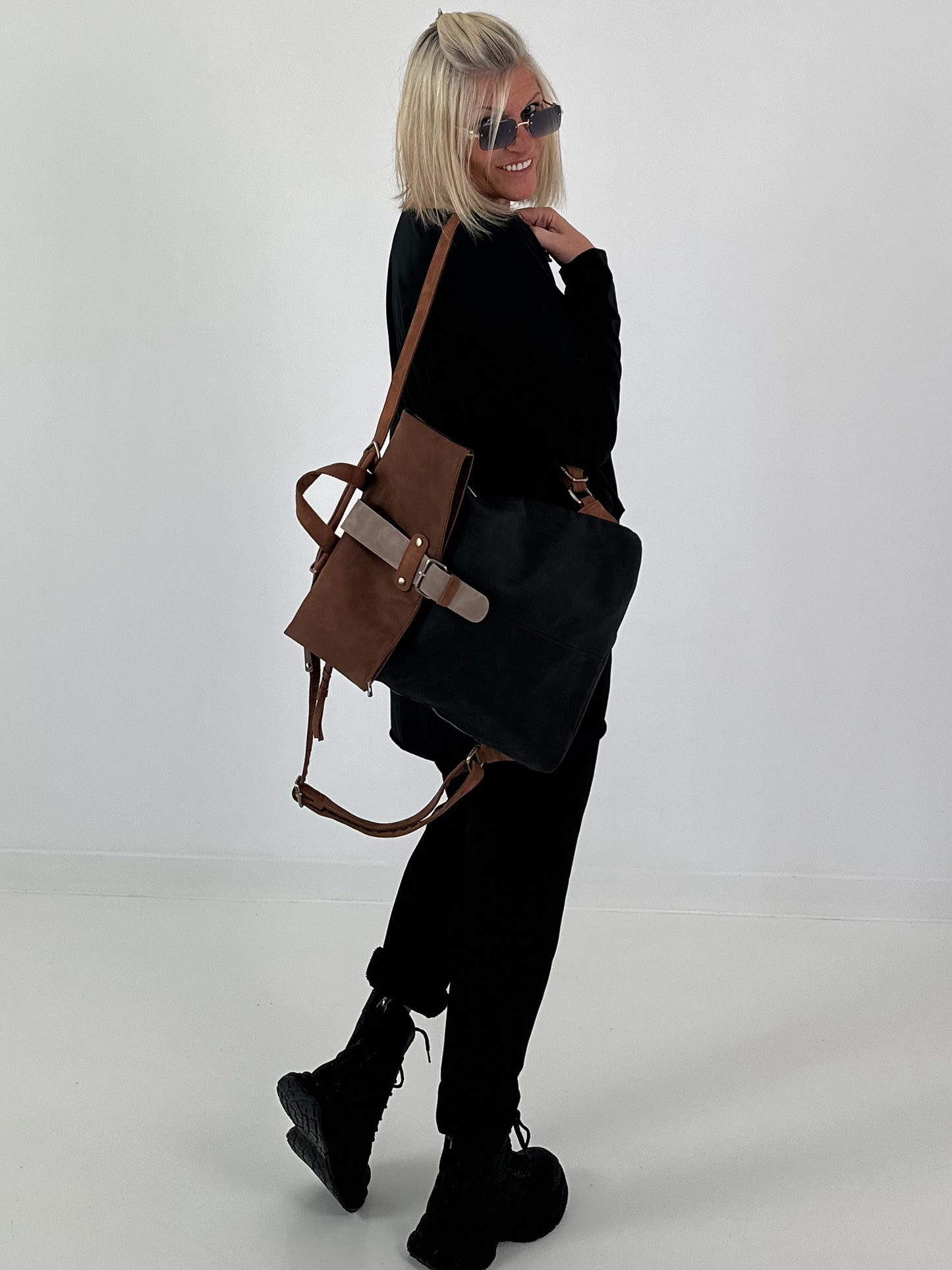 Backpack in vintage leather look - black
