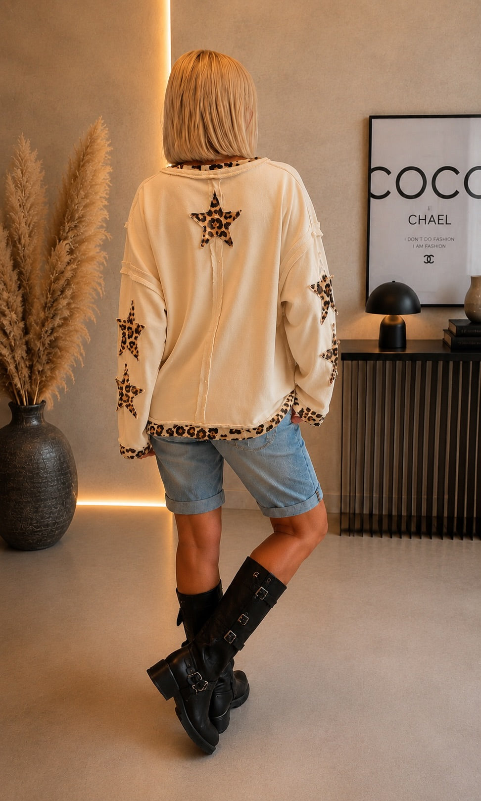 Sweatshirt mit trendigen Leo Sternenelementen - beige