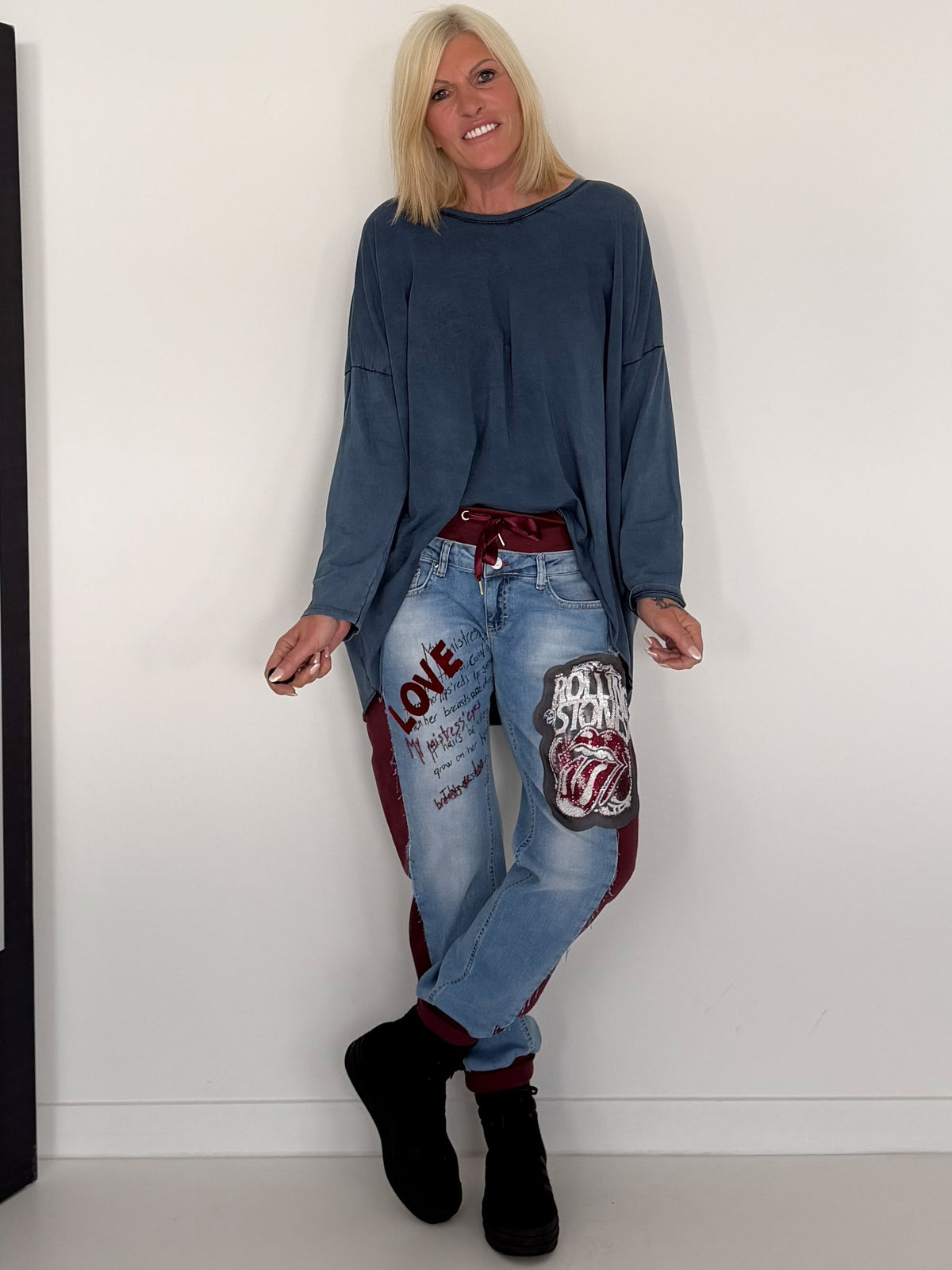 Jogg-Jeans im Used Look Love & Rock - denim-burgundi