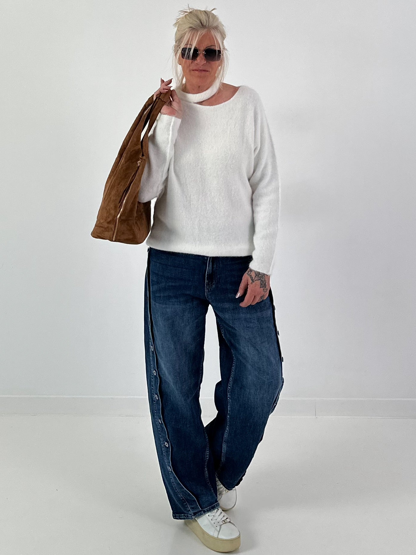 Knit sweater with cut-out - white