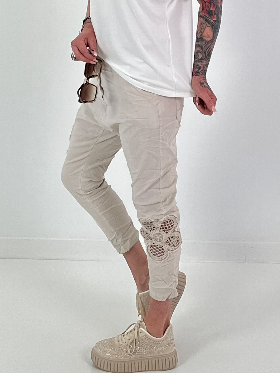 Baggy/Boyfriend trousers with side crochet flowers - beige