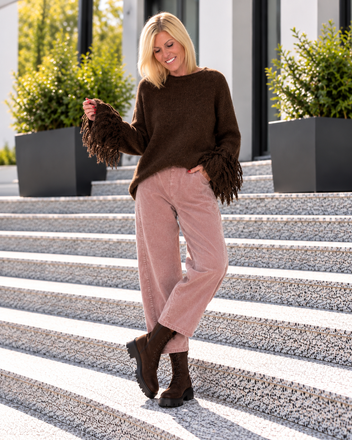 Pullover mit Trompetenärmeln im Fransen-Look - mokka
