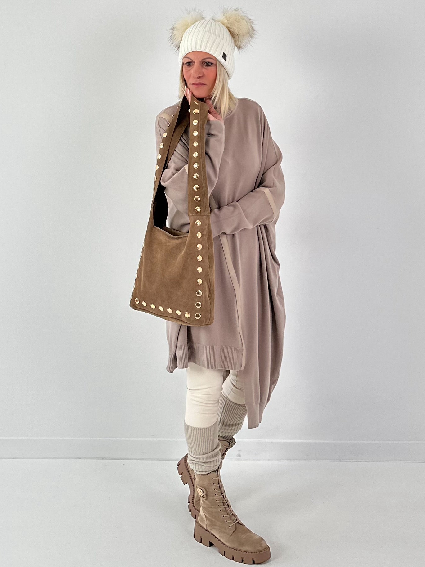 Asymmetrische oversized trui model "Line Affair" - beige